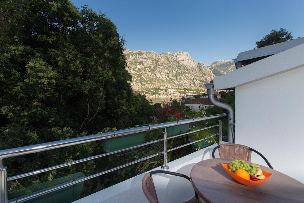 Djurovic Apartments Montenegro Kotor Bagian luar foto