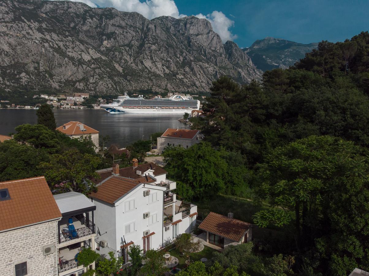 Djurovic Apartments Montenegro Kotor Bagian luar foto