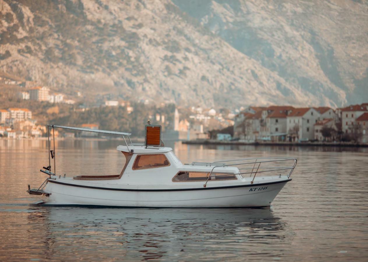 Djurovic Apartments Montenegro Kotor Bagian luar foto